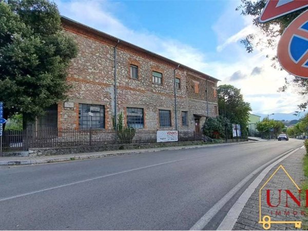 locale commerciale in vendita ad Avigliano Umbro