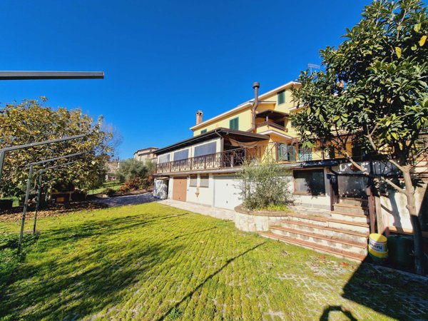 casa indipendente in vendita ad Avigliano Umbro