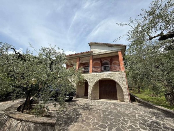 casa indipendente in vendita ad Avigliano Umbro