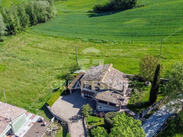 casa indipendente in vendita ad Avigliano Umbro