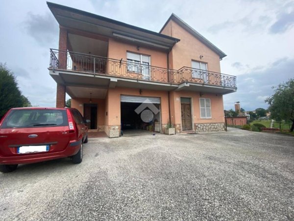 casa indipendente in vendita ad Avigliano Umbro