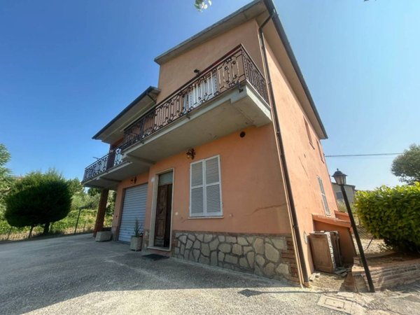 casa indipendente in vendita ad Avigliano Umbro