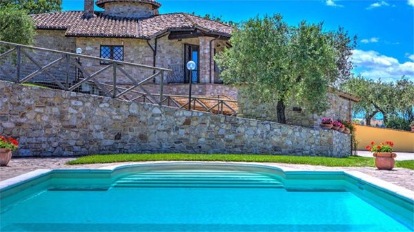 casa indipendente in vendita ad Avigliano Umbro
