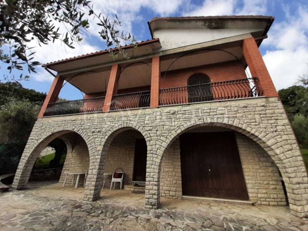 casa indipendente in vendita ad Avigliano Umbro