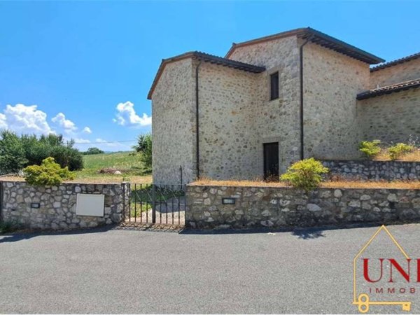 casa indipendente in vendita ad Avigliano Umbro in zona Sismano