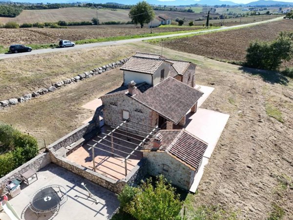 casa indipendente in vendita ad Avigliano Umbro