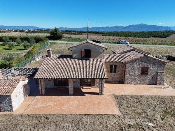 casa indipendente in vendita ad Avigliano Umbro