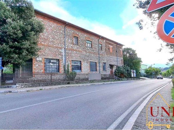 locale commerciale in vendita ad Avigliano Umbro