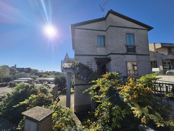 casa indipendente in vendita ad Avigliano Umbro