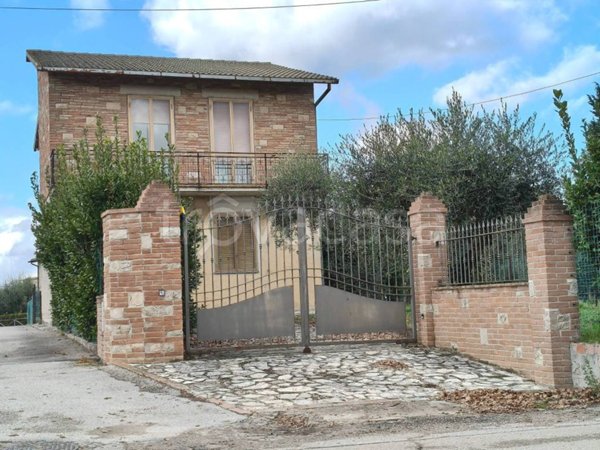 casa indipendente in vendita ad Avigliano Umbro