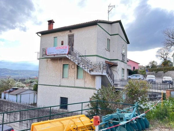 appartamento in vendita ad Avigliano Umbro