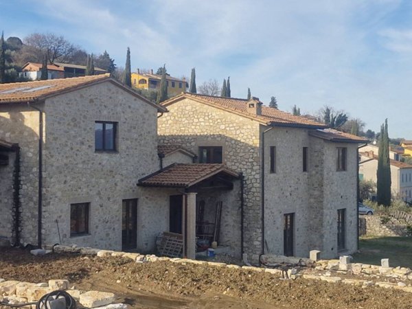 casa indipendente in vendita ad Avigliano Umbro in zona Sismano