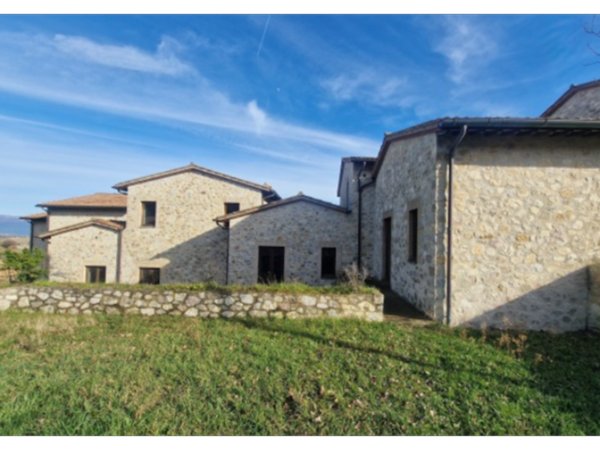 casa indipendente in vendita ad Avigliano Umbro in zona Sismano