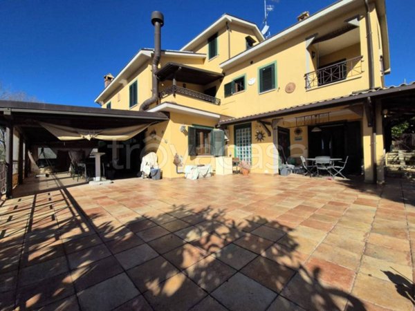 casa indipendente in vendita ad Avigliano Umbro in zona Dunarobba