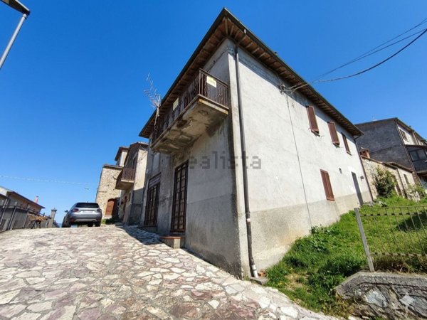 esavano in vendita ad Avigliano Umbro in zona Dunarobba