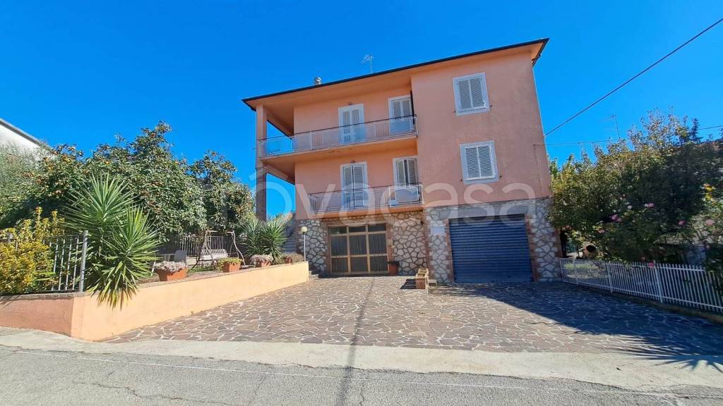 appartamento in vendita ad Avigliano Umbro