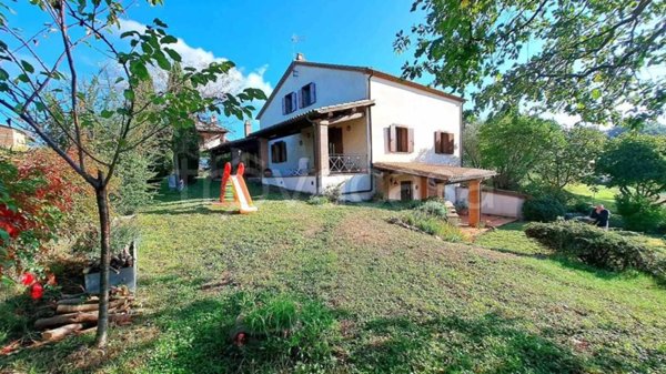 casa indipendente in vendita ad Avigliano Umbro in zona Dunarobba