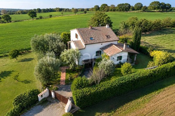 casa indipendente in vendita ad Avigliano Umbro in zona Dunarobba