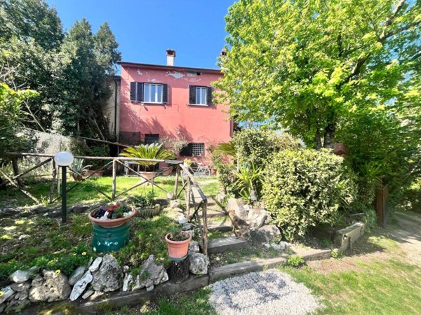 casa indipendente in vendita ad Avigliano Umbro in zona Dunarobba