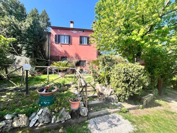 casa indipendente in vendita ad Avigliano Umbro in zona Dunarobba