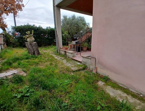casa indipendente in vendita ad Avigliano Umbro in zona Sismano