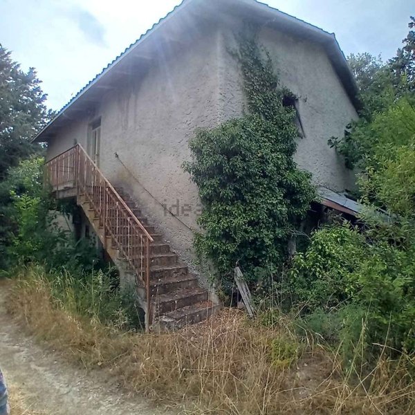 casa indipendente in vendita ad Avigliano Umbro in zona Sismano