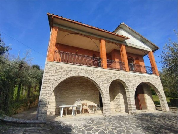 casa indipendente in vendita ad Avigliano Umbro in zona Sismano