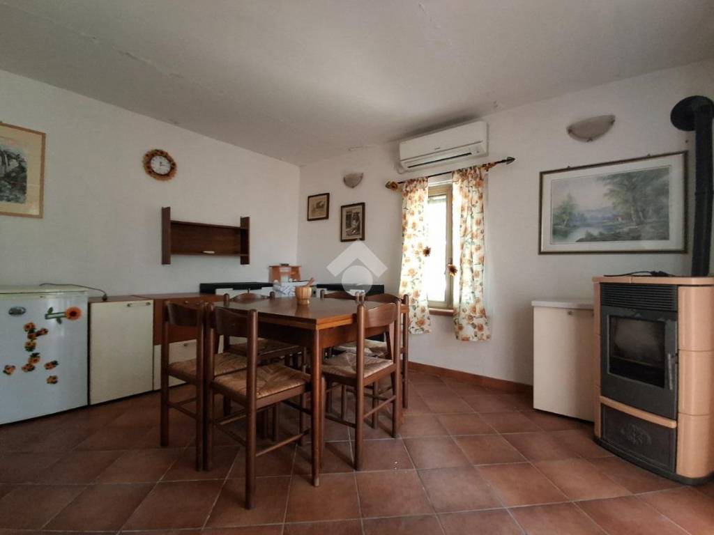 casa indipendente in vendita ad Avigliano Umbro in zona Dunarobba