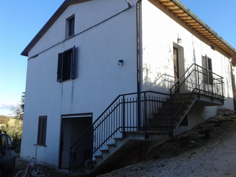 casa indipendente in vendita ad Avigliano Umbro in zona Sismano