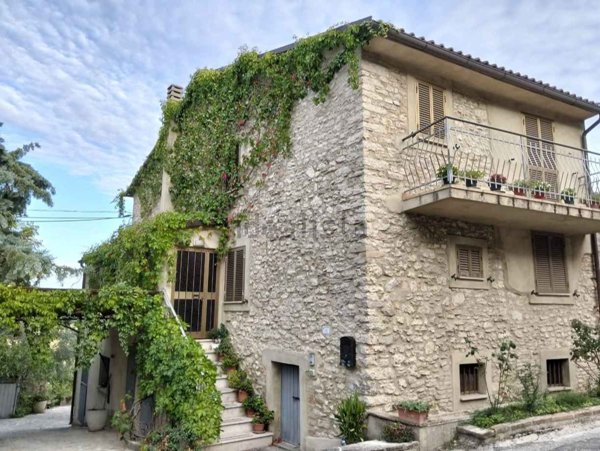 casa indipendente in vendita ad Avigliano Umbro in zona Dunarobba