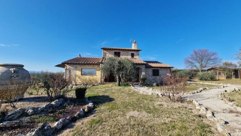 casa indipendente in vendita ad Avigliano Umbro in zona Sismano