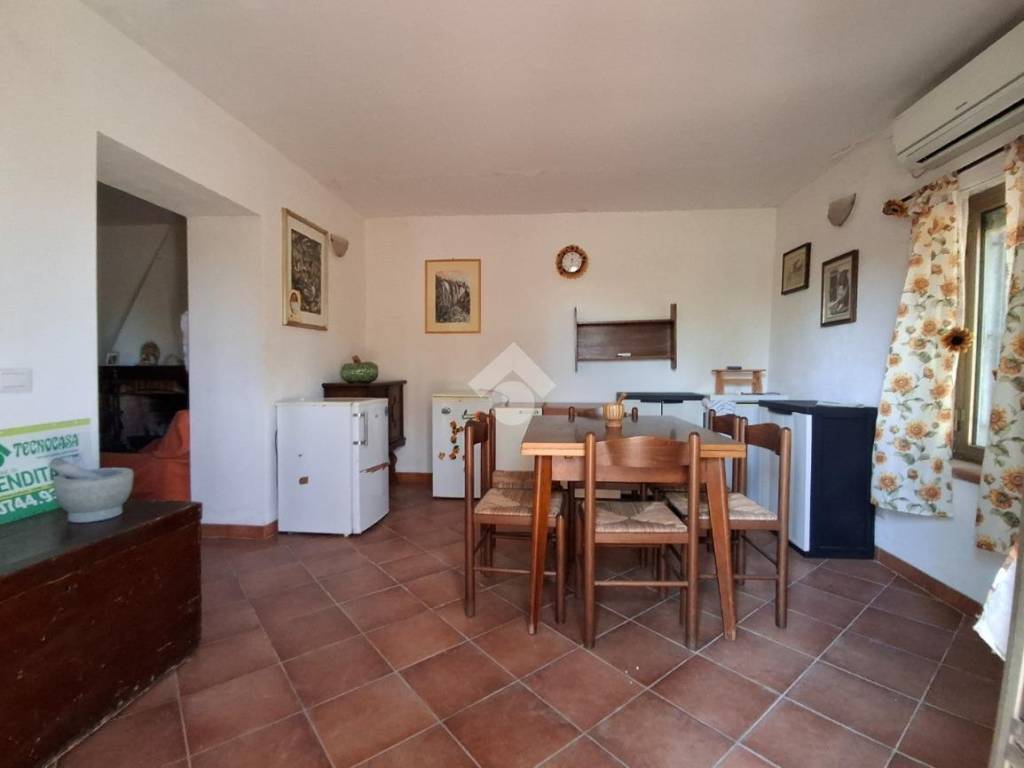 casa indipendente in vendita ad Avigliano Umbro in zona Dunarobba