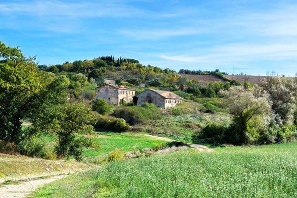 casa indipendente in vendita ad Avigliano Umbro in zona Sismano
