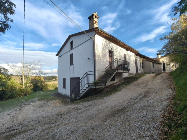 casa indipendente in vendita ad Avigliano Umbro in zona Sismano