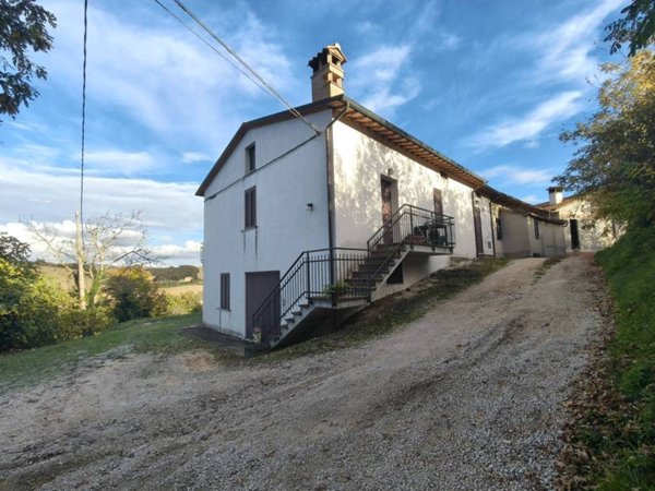 casa indipendente in vendita ad Avigliano Umbro in zona Sismano