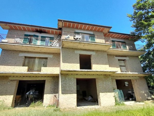 casa indipendente in vendita ad Acquapendente in zona Trevinano