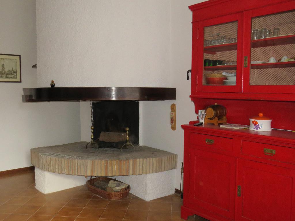 appartamento in vendita ad Acquapendente in zona Torre Alfina