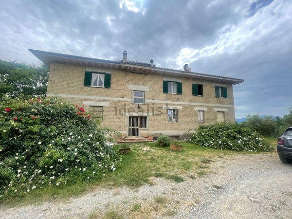 casa indipendente in vendita ad Acquapendente in zona Trevinano