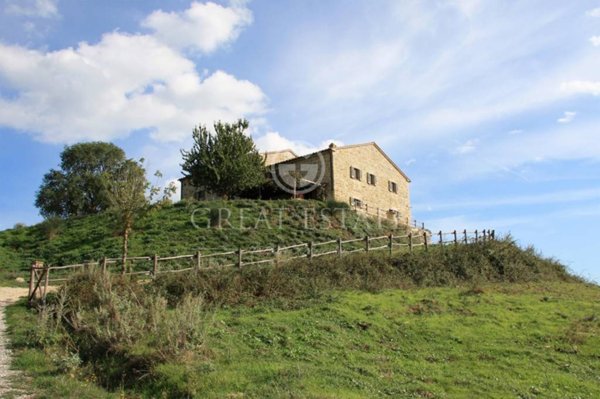 casa indipendente in vendita ad Acquapendente in zona Trevinano