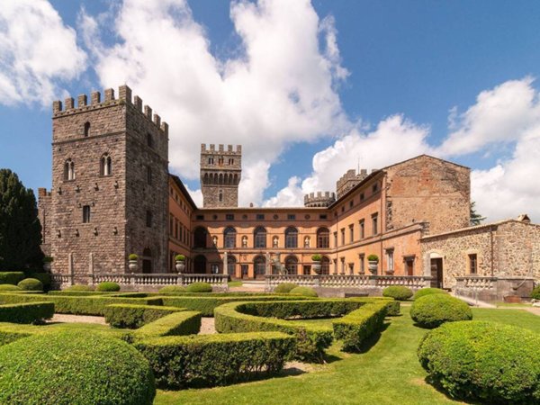 intera palazzina in vendita ad Acquapendente in zona Torre Alfina