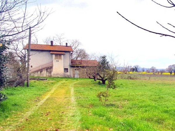 casa indipendente in vendita ad Acquapendente in zona Torre Alfina