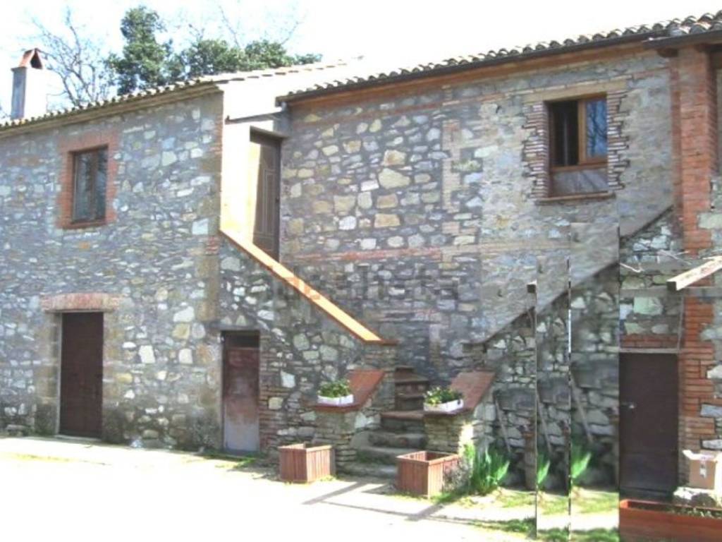 casa indipendente in vendita ad Acquapendente in zona Torre Alfina