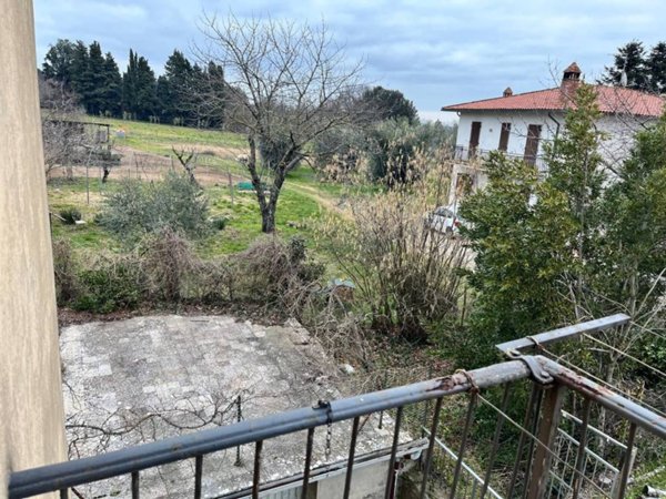 appartamento in vendita ad Acquapendente in zona Torre Alfina