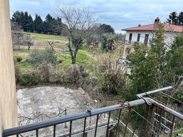 appartamento in vendita ad Acquapendente in zona Torre Alfina