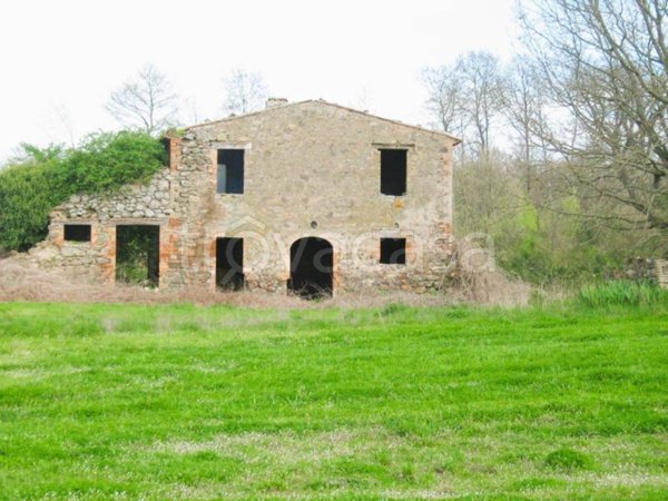 casale in vendita ad Acquapendente