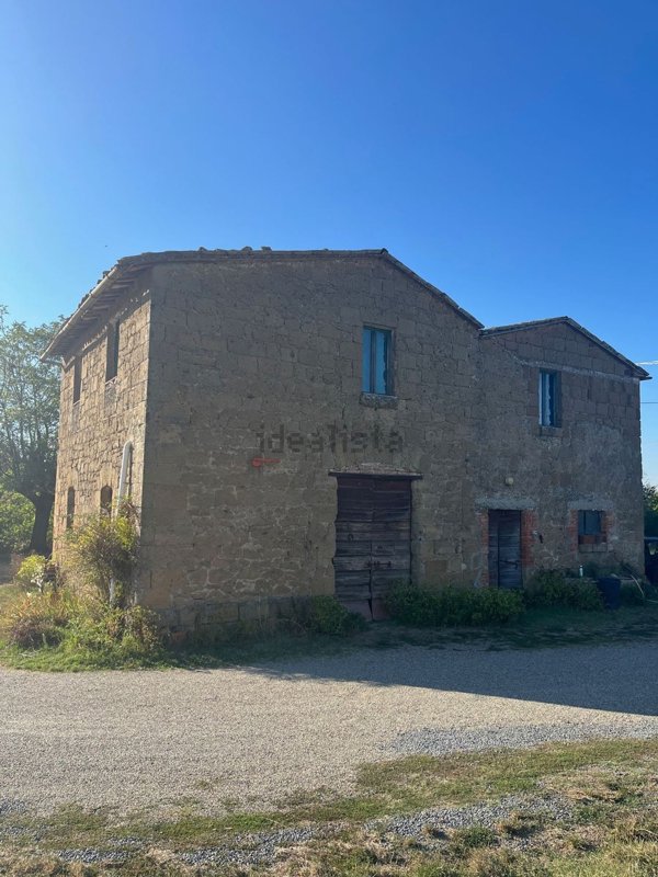 casale in vendita ad Acquapendente