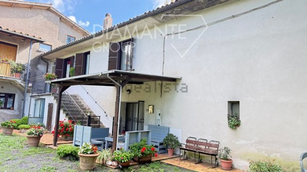 appartamento in vendita ad Acquapendente in zona Torre Alfina