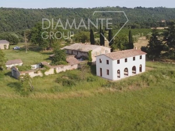 villa in vendita ad Acquapendente in zona Torre Alfina