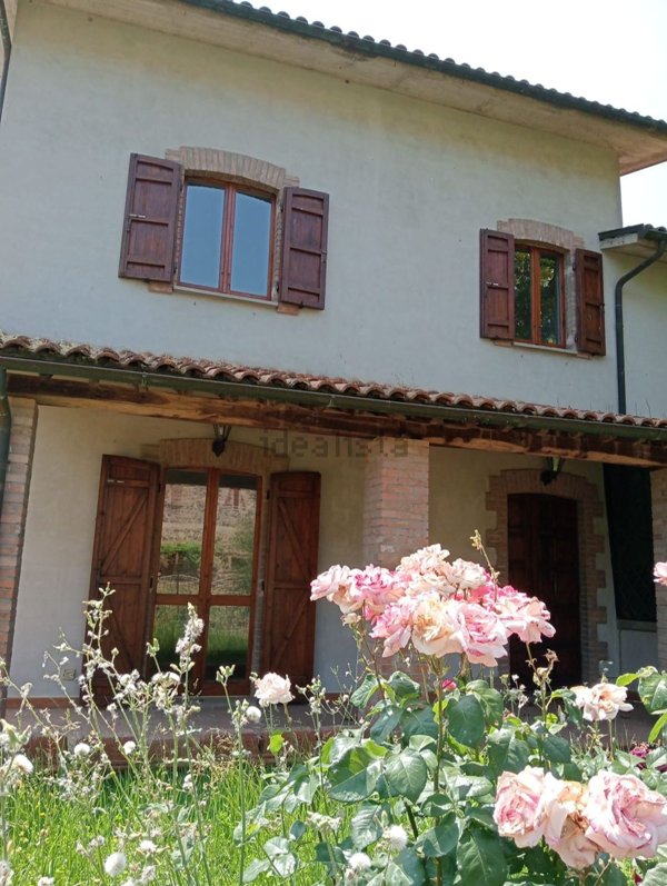 casa indipendente in vendita ad Acquapendente in zona Torre Alfina