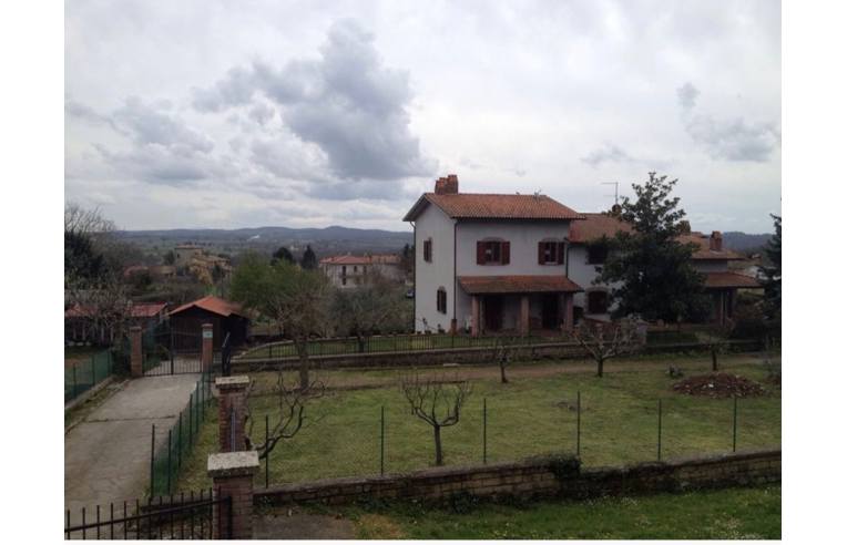 casa indipendente in vendita ad Acquapendente in zona Torre Alfina